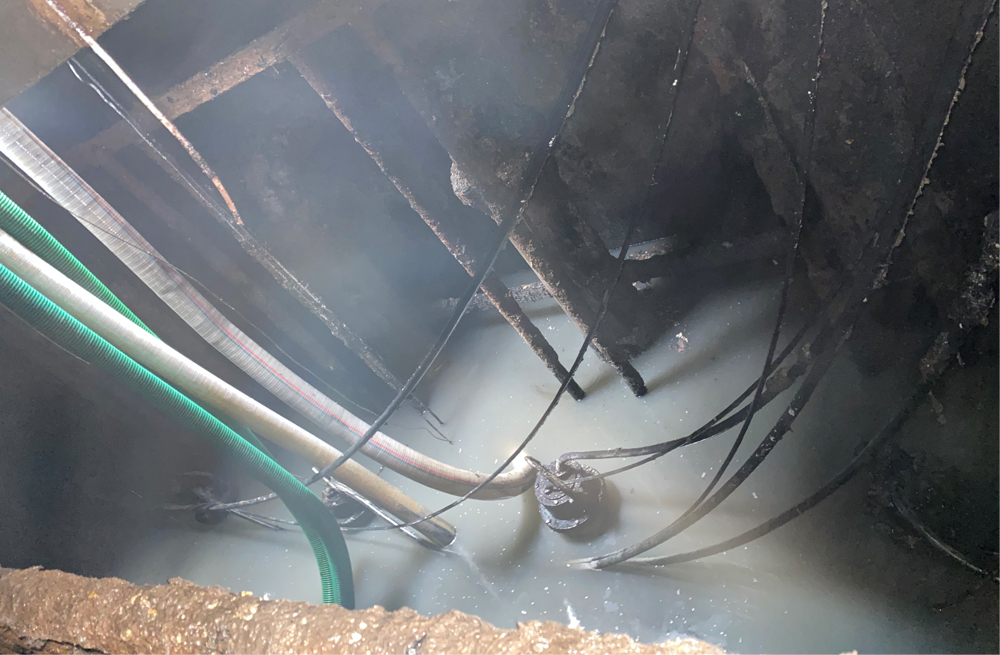 272玄武湖商城污水池清运